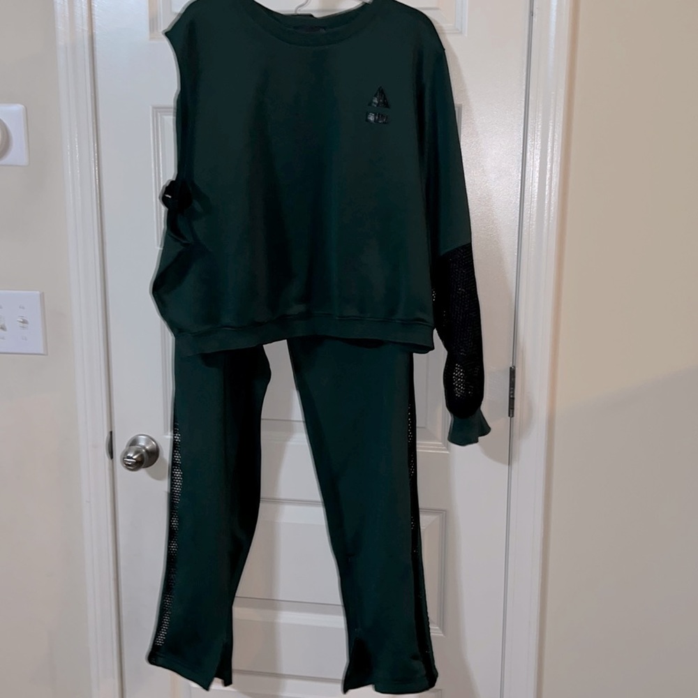 2pc one sleeve with net design jogger set by Lala Anthony. Hunter green and blk